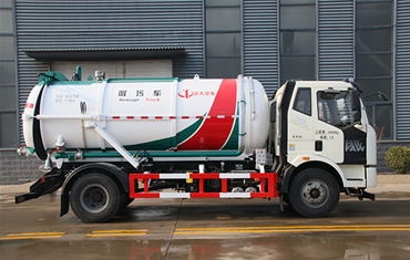 電動吸污車